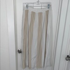 Chic Beige and White Maxi Skirt